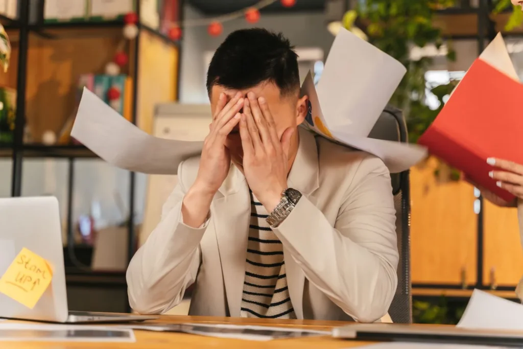 Chủ doanh nghiệp quá tải với giấy tờ, sổ sách